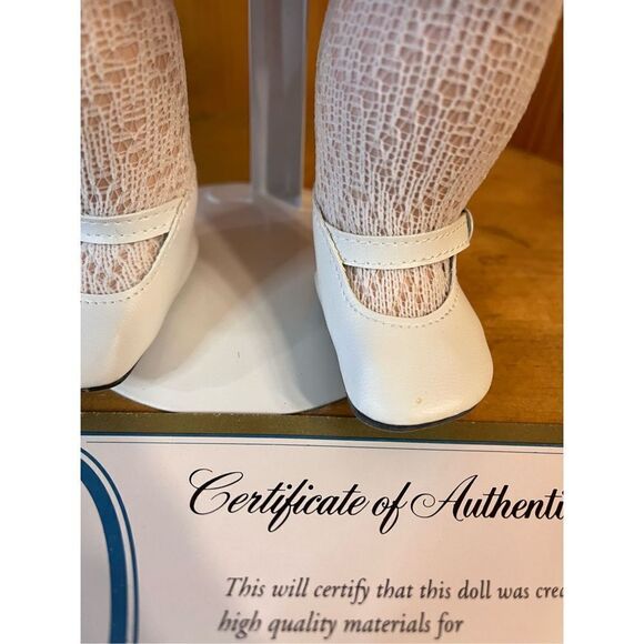 COURT OF DOLLS 1630/3000 PINK DRESS DOLL Miss Hilda - Picture 5 of 10